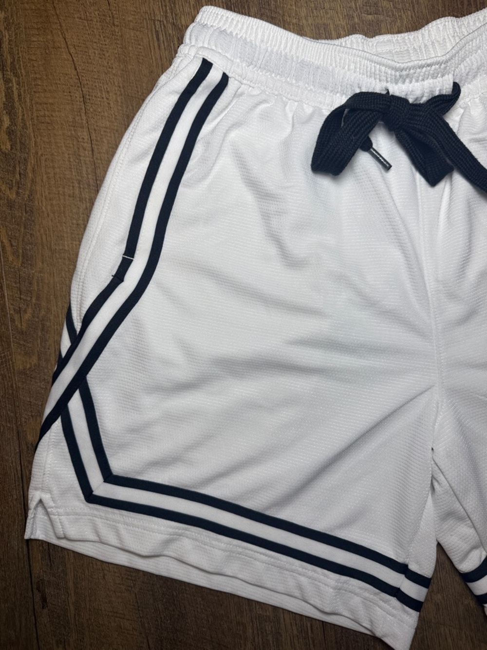 Nike Women’s White Fly Crossover Basketball Shorts with Black Trim Size Small - Picture 3 of 12